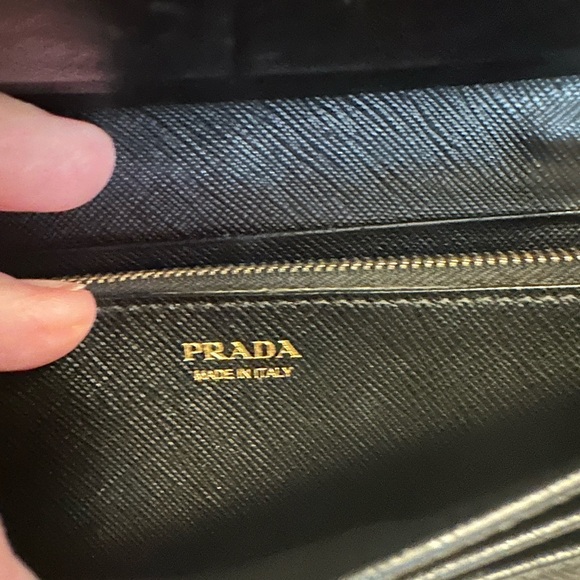 Prada wallet 7.5 x 3.5 black in excellent condition. Absolutely beautiful. - Picture 2 of 9